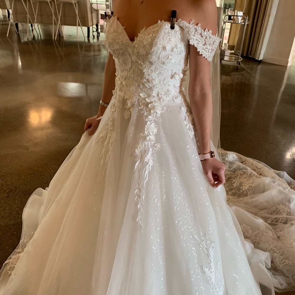 Mia Solano “Tara” sleeveless wedding dress - Picture 5 of 6